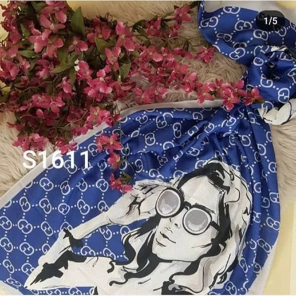 شال نخی طرح چهره زنانه